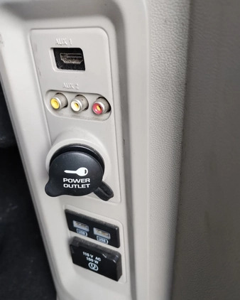 Chrysler Town &amp; Country cena 54500 przebieg: 160000, rok produkcji 2013 z Tuliszków małe 232